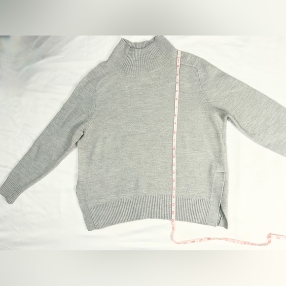 Banana Republic Mock Neck Split Hem Sweater - Light Grey - S - Picture 12 of 13